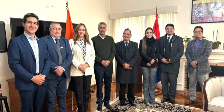 UNVES BUSCA COOPERACIÓN EDUCATIVA CON LA EMBAJADA DE LA INDIA EN PARAGUAY
