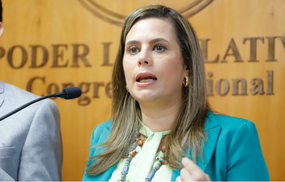 Kattya González dijo que traslado de su expediente al Senado solo dilatará más su caso