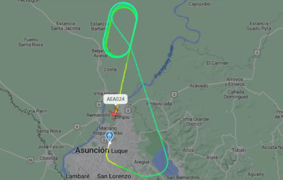 Avión que iba a España se declaró en emergencia y volvió a Asunción