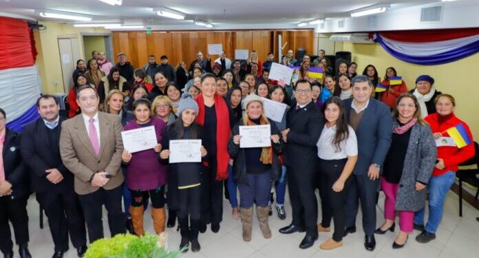 Entregan primer desembolso del programa Tenonderã a familias de San Pedro