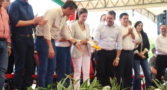 Paraguarí recibe aportes para fortalecer educación, producción y condiciones de vida de sus pobladores