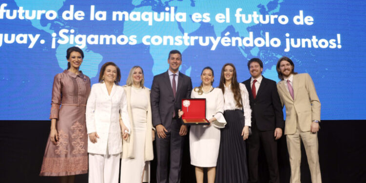 Peña establece Día Nacional de la Maquila Paraguaya para reconocer a régimen que tiene un gran potencial