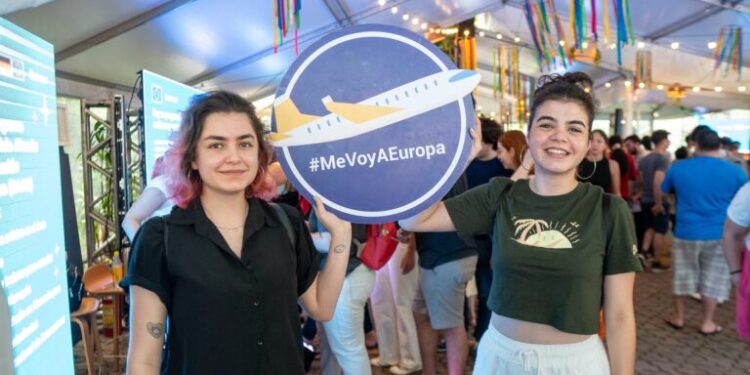 Invitan a jóvenes interesados en estudiar en Europa a Feria de Becas este sábado