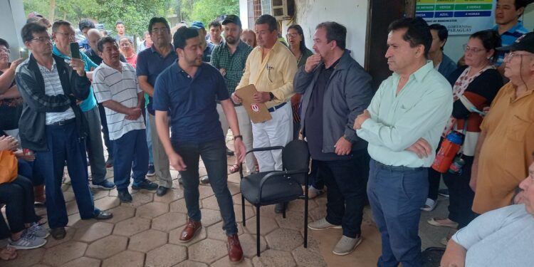 JUBILADOS Y APORTANTES DEL IPS SE REUNIERON CON AUTORIDADES PIDIENDO ACLARACIÓN DE UNA RESOLUCIÓN