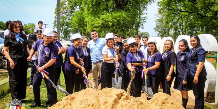 REALIZARON PALADA INICIAL PARA REACONDICIONAR PLAZA SILVIO PETTIROSSI