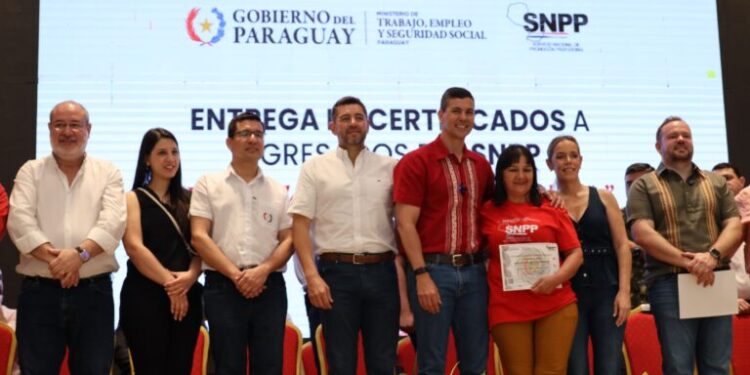 SNPP certifica a más de 300 jóvenes en cursos de rápida salida laboral en Alto Paraná