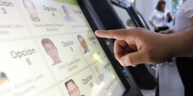 TSJE afirma que máquinas de votación propias dará a Paraguay mayor verificación de los procesos electorales