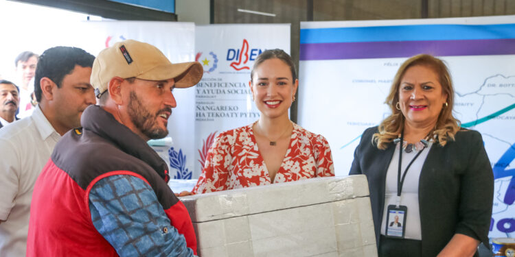 Entregan ayudas técnicas a personas con discapacidad en Guairá