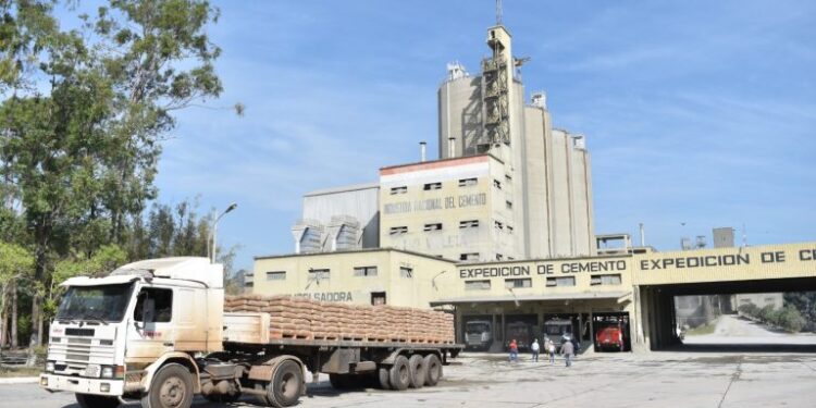 INC logra ahorro de US$ 14 millones en última compra de coke de petróleo