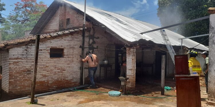 El incendio de una vivienda, y vuelco de un vehículo informó policía de Guairá
