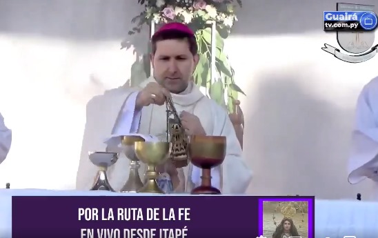 El nuncio apostólico Monseñor Vincenzo Turturro fue distinguido en la misa de Itapé