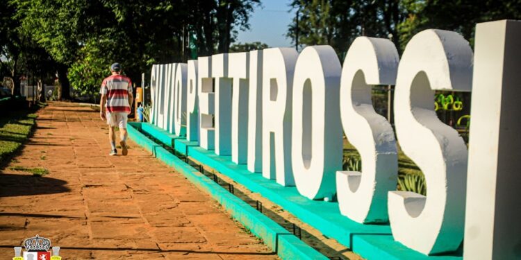 Municipalidad continúa los arreglos en la Plaza Silvio Pettirossi