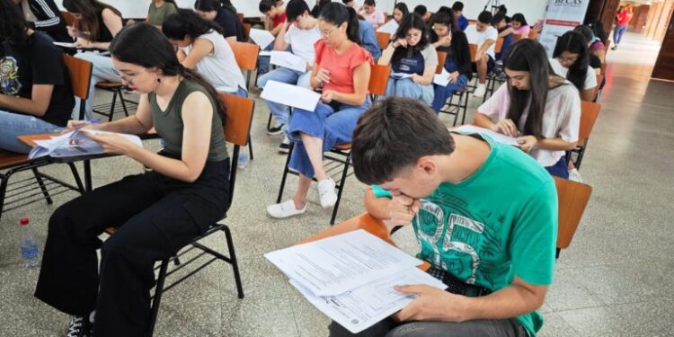 Hasta mañana hay tiempo para postular a las Becas de Gobierno