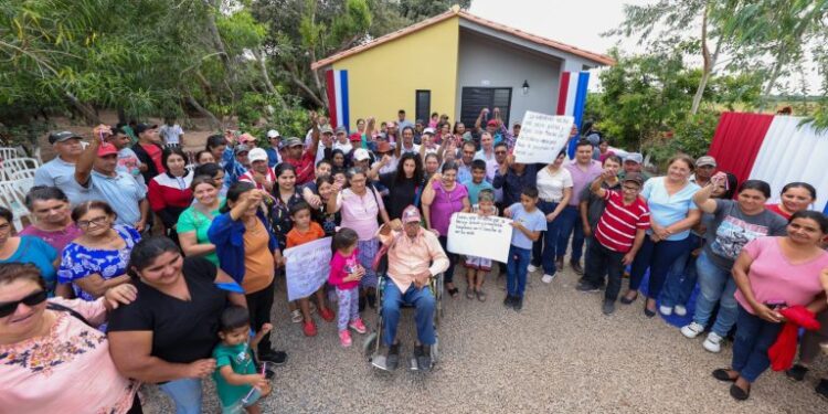 Gobierno entregó 55 viviendas a familias en situación de vulnerabilidad de Itapúa