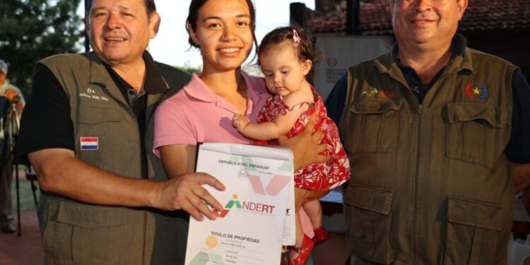 Presidente pide descentralizar servicios del Indert y aumentar la entrega de títulos de propiedad