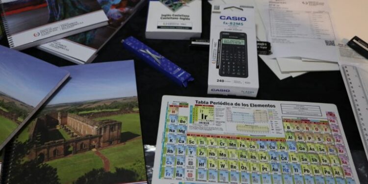 MEC está listo para distribuir kits para 1.405.863 estudiantes: anuncian más ítems y mejor calidad