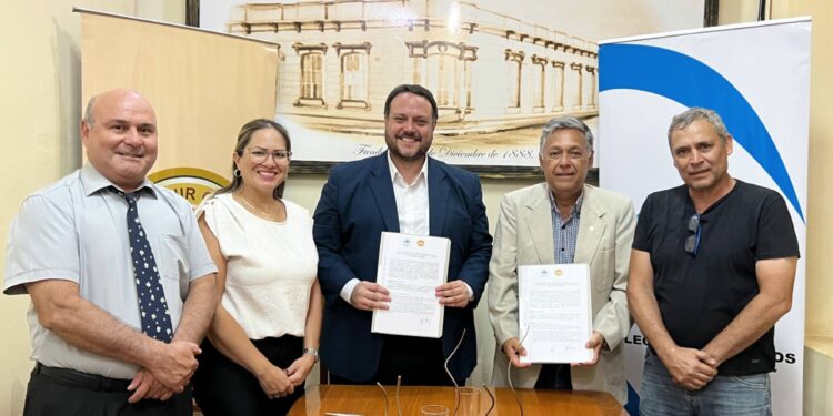 El “Colegio de Abogados de Villarrica” y el Club “El Porvenir Guaireño” celebraron un Convenio de apoyo Interinstitucional
