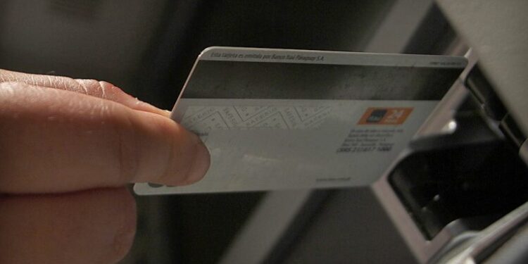 MDS registra 6.000 tarjetas bloqueadas por falta de movimiento en programa de adultos mayores