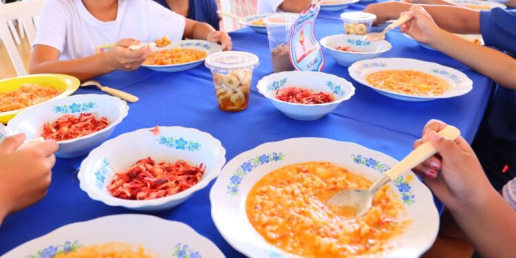 «A partir de hoy ningún niño en Paraguay va a pasar hambre» afirma Peña al universalizar alimentación escolar