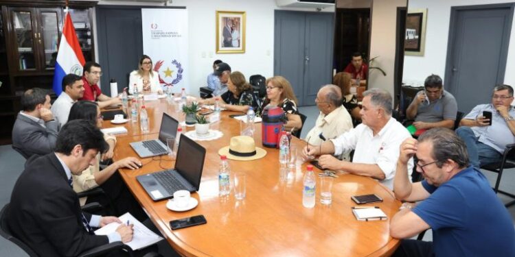 Sindicatos y Gobierno retoman el diálogo para definir la agenda laboral 2025