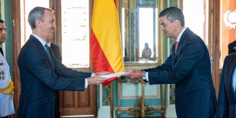 Presidente Peña recibe cartas credenciales de nuevos embajadores