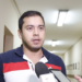 Prieto denuncia «negociado» de ZI y dice que comprará pupitres por mucho menos dinero