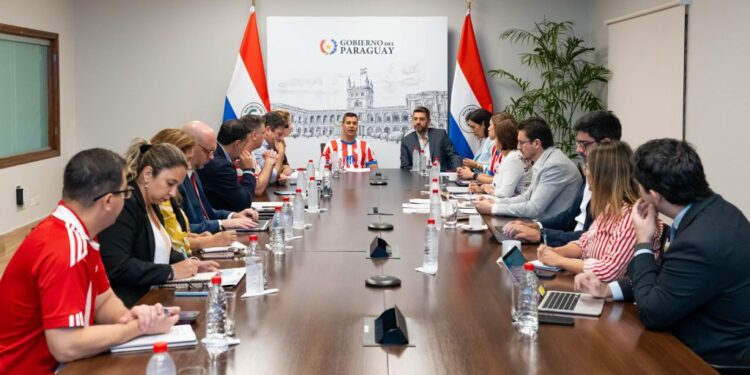 Salud operativiza 76% de las camas de terapia intensiva y ratifica compromiso de fortalecer el servicio