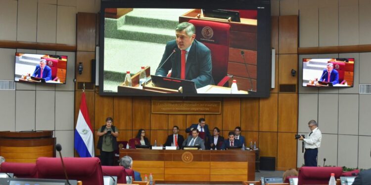 Proyecto «Letrina Cero» se trata de infraestructura que devolverá la dignidad a los estudiantes, afirma ministro