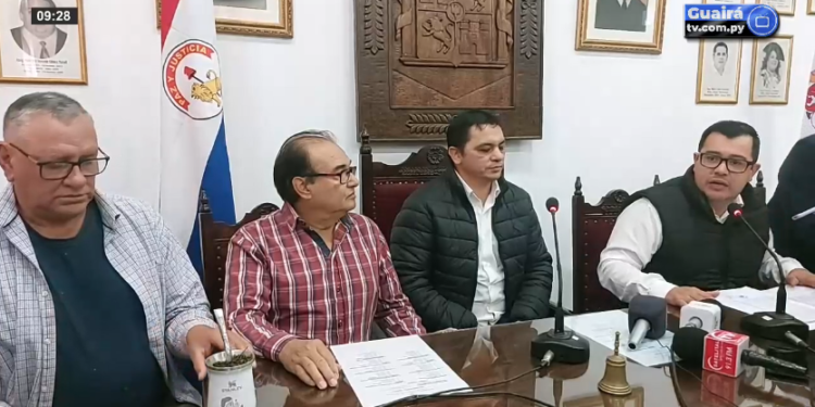 Concejales Colorados anunciaron en conferencia de prensa que revisarán documentos presentados por el intendente