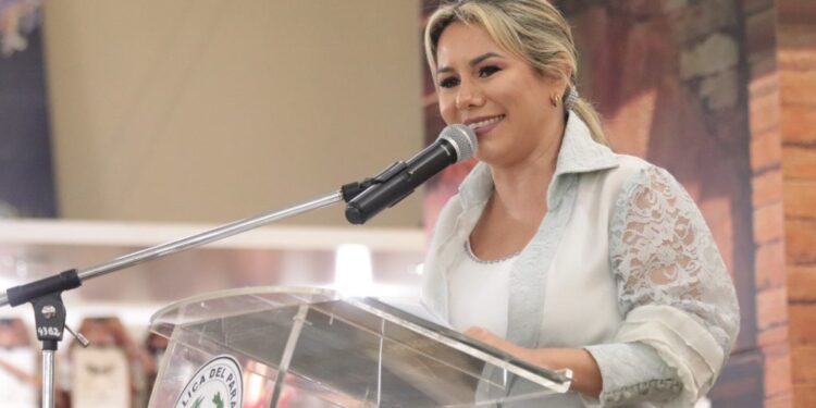 Ministra resalta impacto del aeropuerto de Encarnación para el sector turístico del sur
