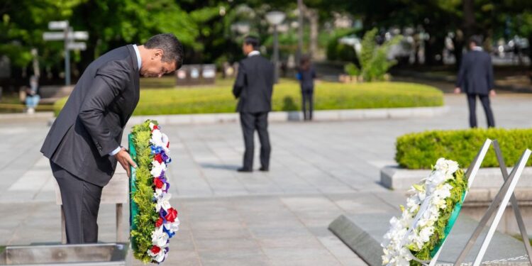 Peña y primera dama rinden homenaje a víctimas de bomba atómica en Hiroshima