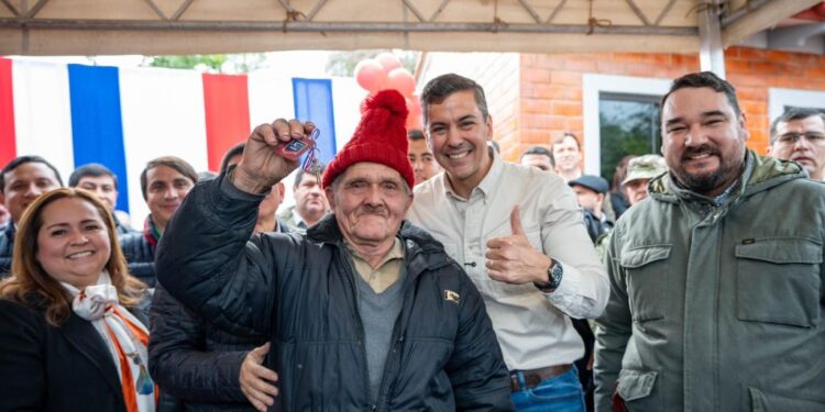 Gobierno entrega 104 viviendas sociales en Itá, Ypané y Limpio