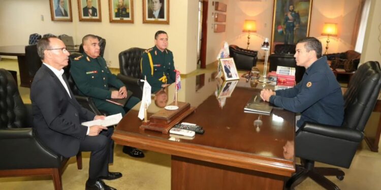 Presidente ratifica voluntad para reforzar la operatividad de las fuerzas militares