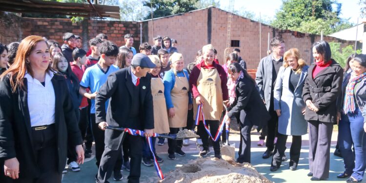 Siguen las paladas iniciales para construcción de cocinas de depósito