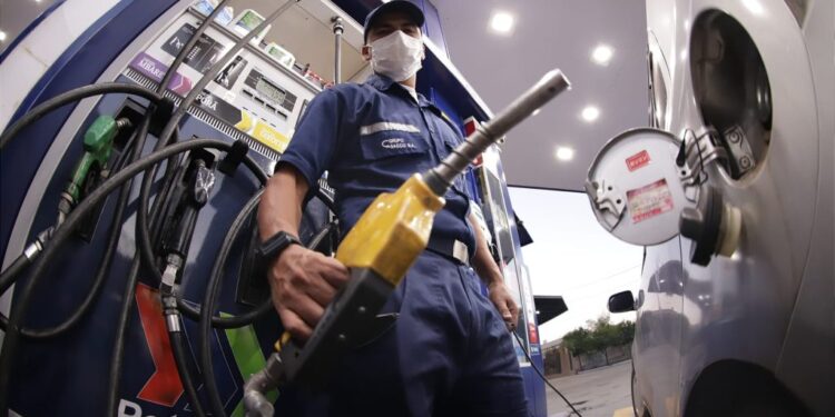 Petropar sigue ofreciendo el combustible más barato del mercado pese a reajuste