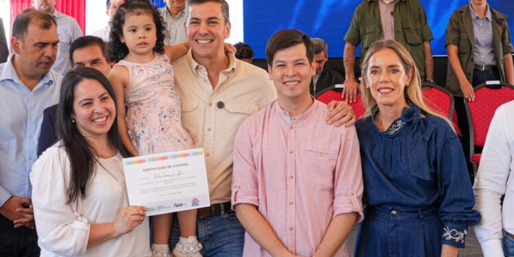 «Che Róga Porã» celebra primer año con entrega de viviendas y compromiso de seguir transformando vidas
