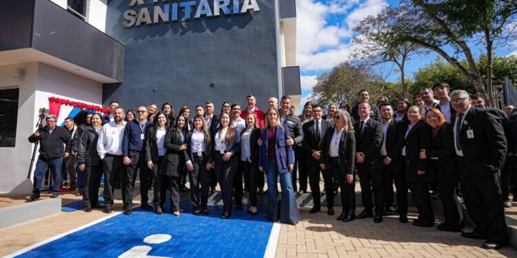 Inauguran nueva sede de la X Región Sanitaria y entregan 15 ambulancias