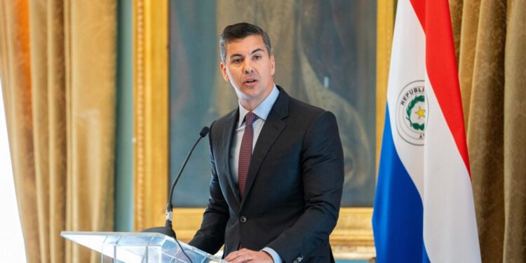 Santiago Peña llegó a Finlandia para desarrollar una intensa agenda oficial y empresarial