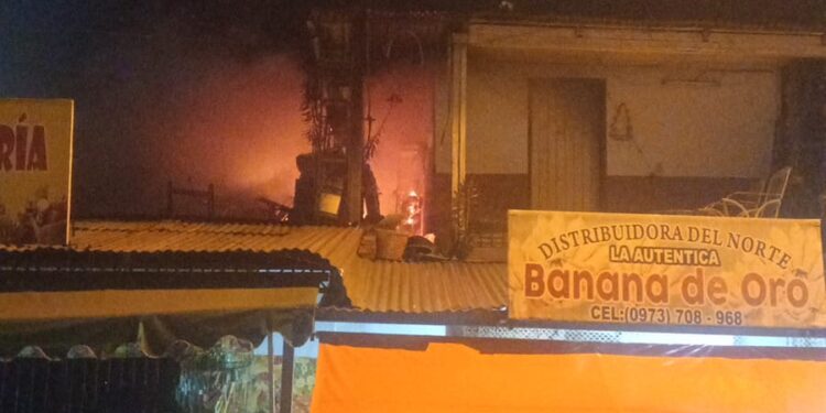 Un incendio en Villarrica, y aprehensión de una mujer por supuesto intento de coacción sexual informó la policía