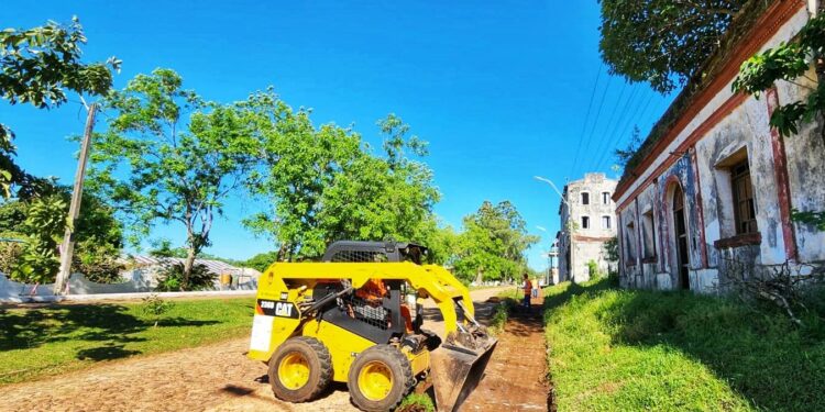 Inician trabajos para asfaltos en el barrio estación de Villarrica