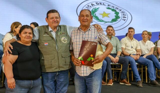 Histórico paso en Marina Cué: Gobierno entregará primeros títulos de propiedad