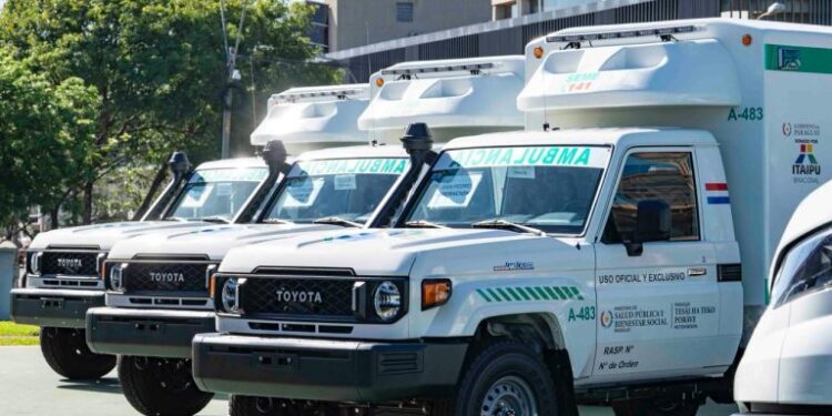 Gobierno completa 187 ambulancias entregadas a Salud y anuncia 30 más antes de fin de año