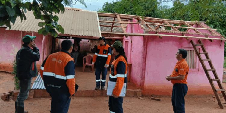 SEN llega con asistencia a familias afectadas por última tormenta en varios departamentos