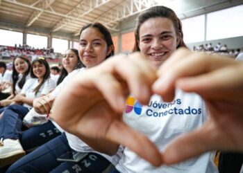 Programa «Jóvenes Conectados» cierra su primer año con más de 21.000 estudiantes capacitados en cursos de nivel mundial