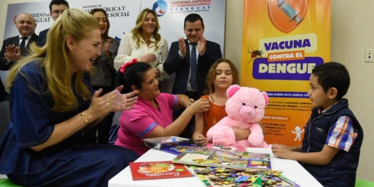 Paraguay inicia campaña de vacunación contra el dengue para niños de 6 a 8 años de edad