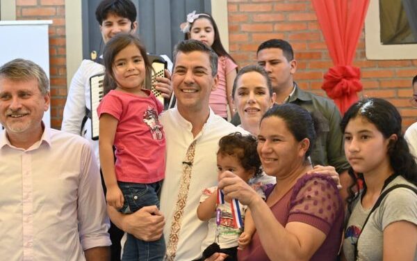 Gobierno inaugura 31 viviendas para familias de Itacurubí de la Cordillera