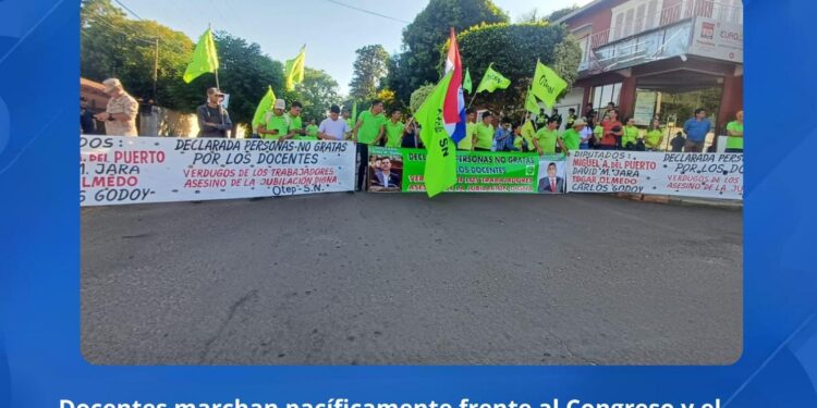 DOCENTES REALIZAN MOVILIZACIÓN DE RECHAZO DEL PROYECTO ACTUAL A LA REFORMA DE LA CAJA FISCAL