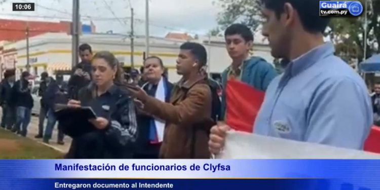 EMPLEADOS DE CLYFSA MARCHARON POR EL CENTRO DE VILLARRICA