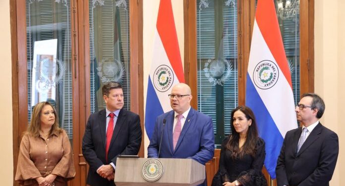 Ministro garantiza pago de deudas y recursos para programas que beneficien directamente a la gente