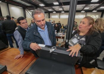 EL FRENTE RADICAL DENUNCIÓ FALLA DE MÁQUINA DE VOTAR EN PLENA AUDITORÍA